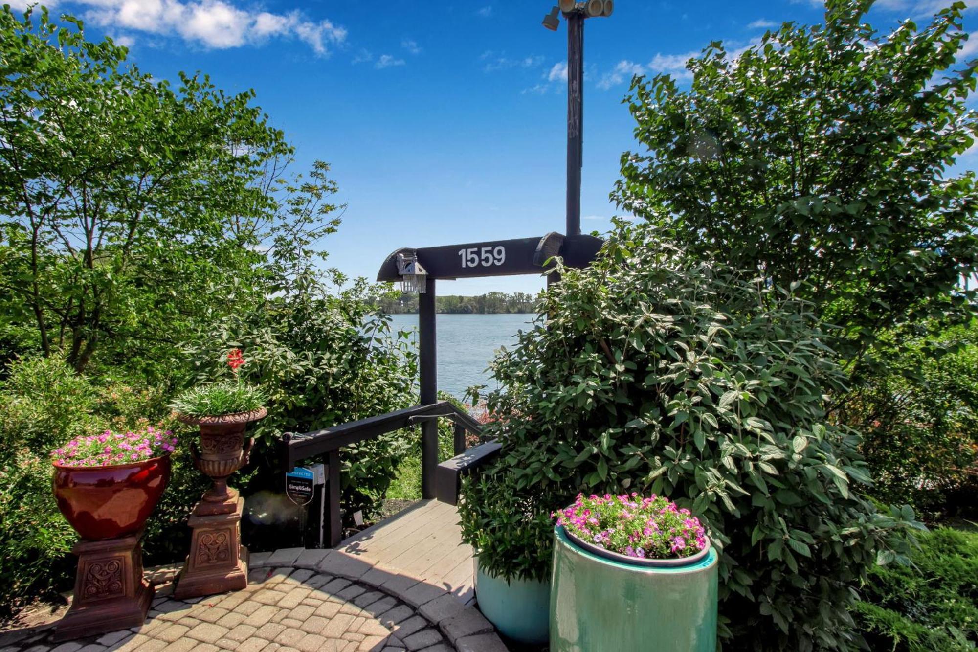 South Bridge Bed And Breakfast Grand Island Esterno foto